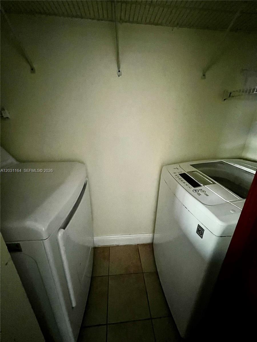 ROYAL POINCIANA CONDO - Residential Lease