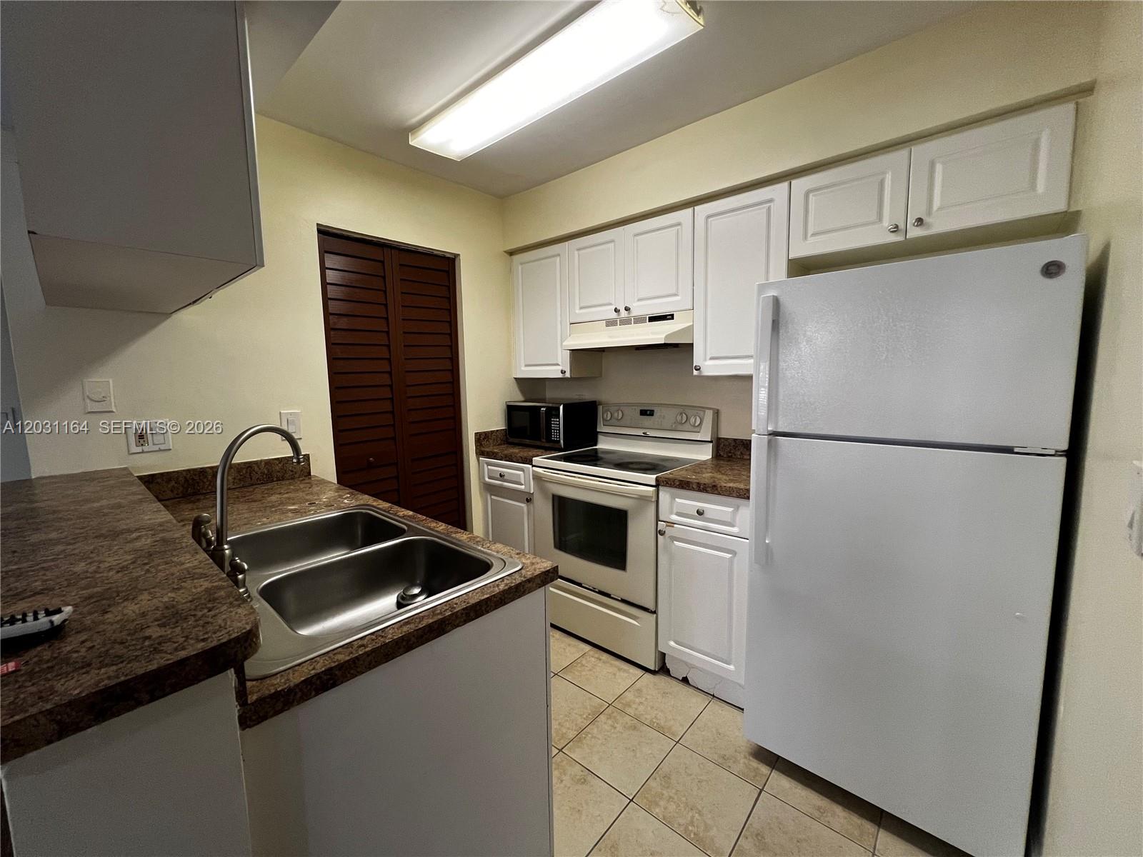 ROYAL POINCIANA CONDO - Residential Lease