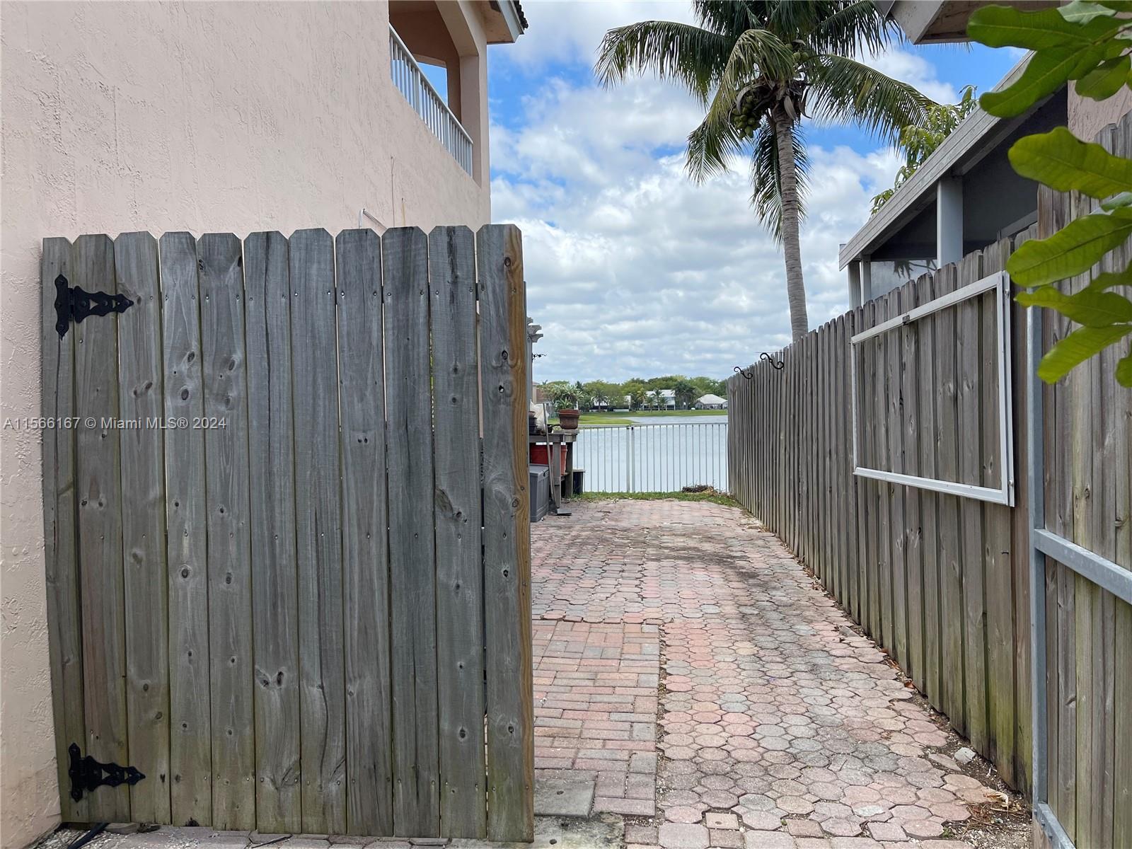LAKES BY THE BAY SEC 8 - Residential