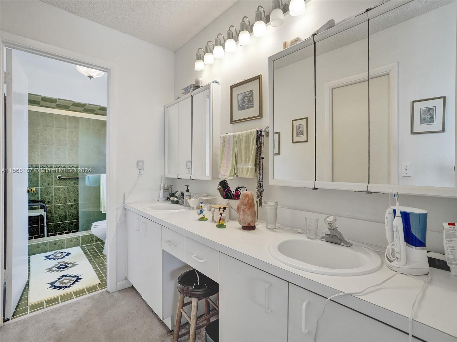 LAKES BY THE BAY SEC 8 - Residential