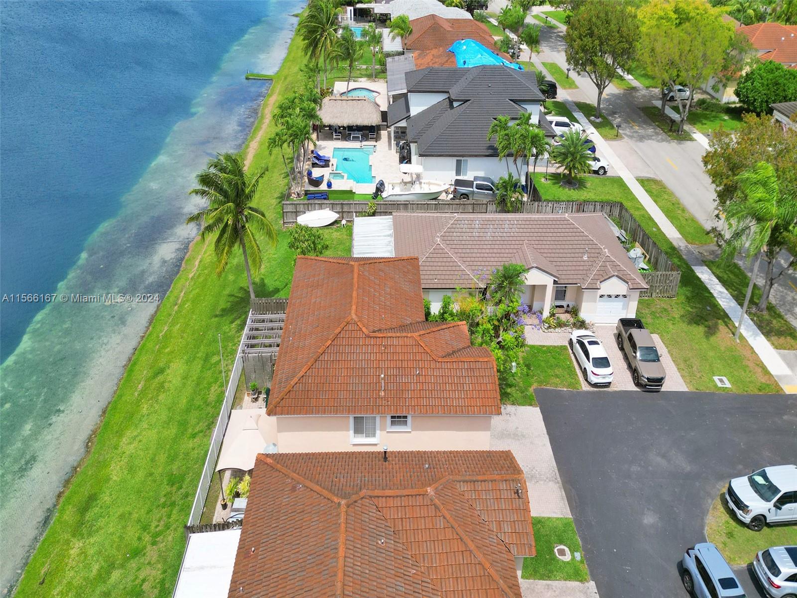 LAKES BY THE BAY SEC 8 - Residential