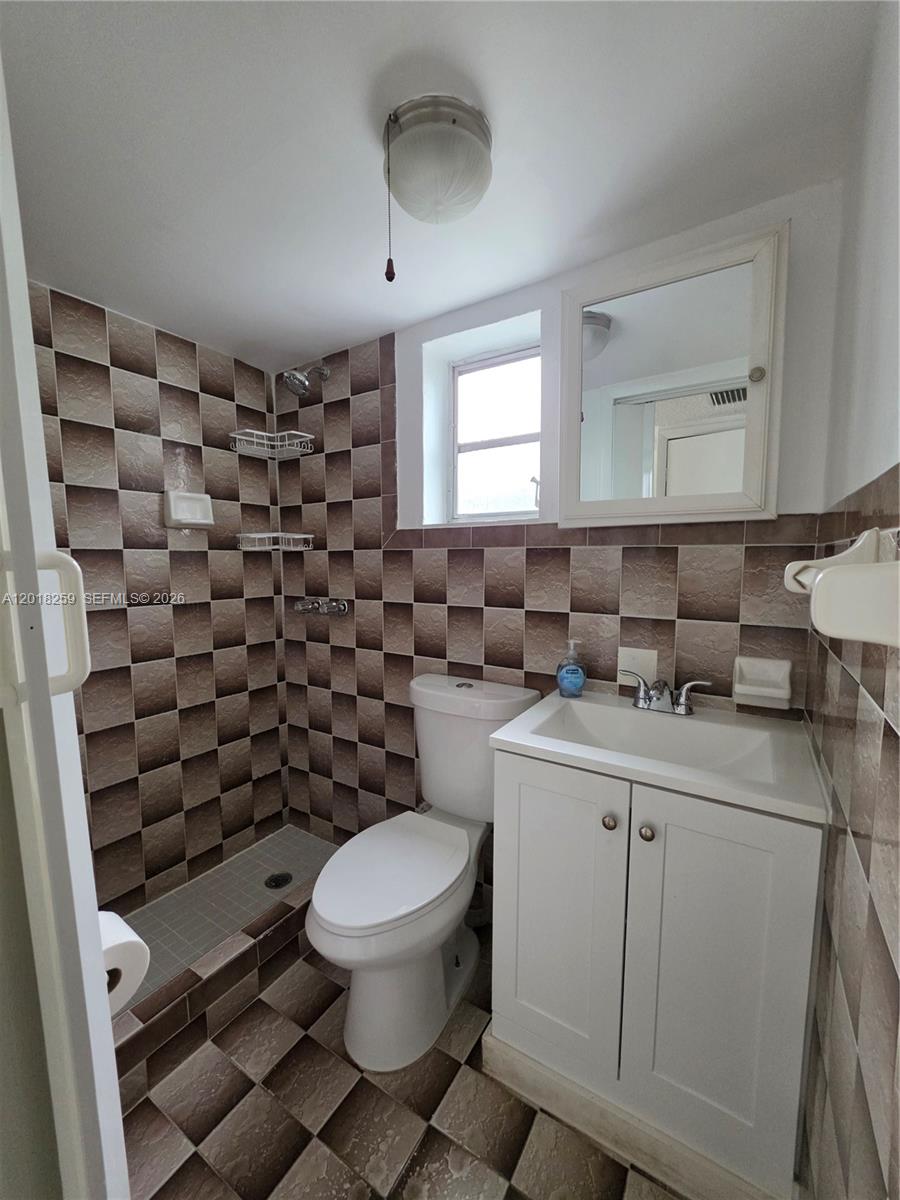 LYNNWOOD - Residential Lease
