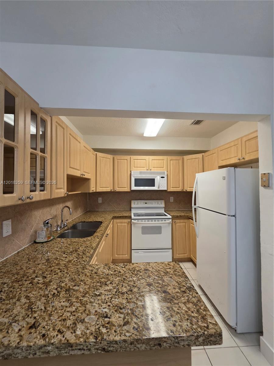 LYNNWOOD - Residential Lease