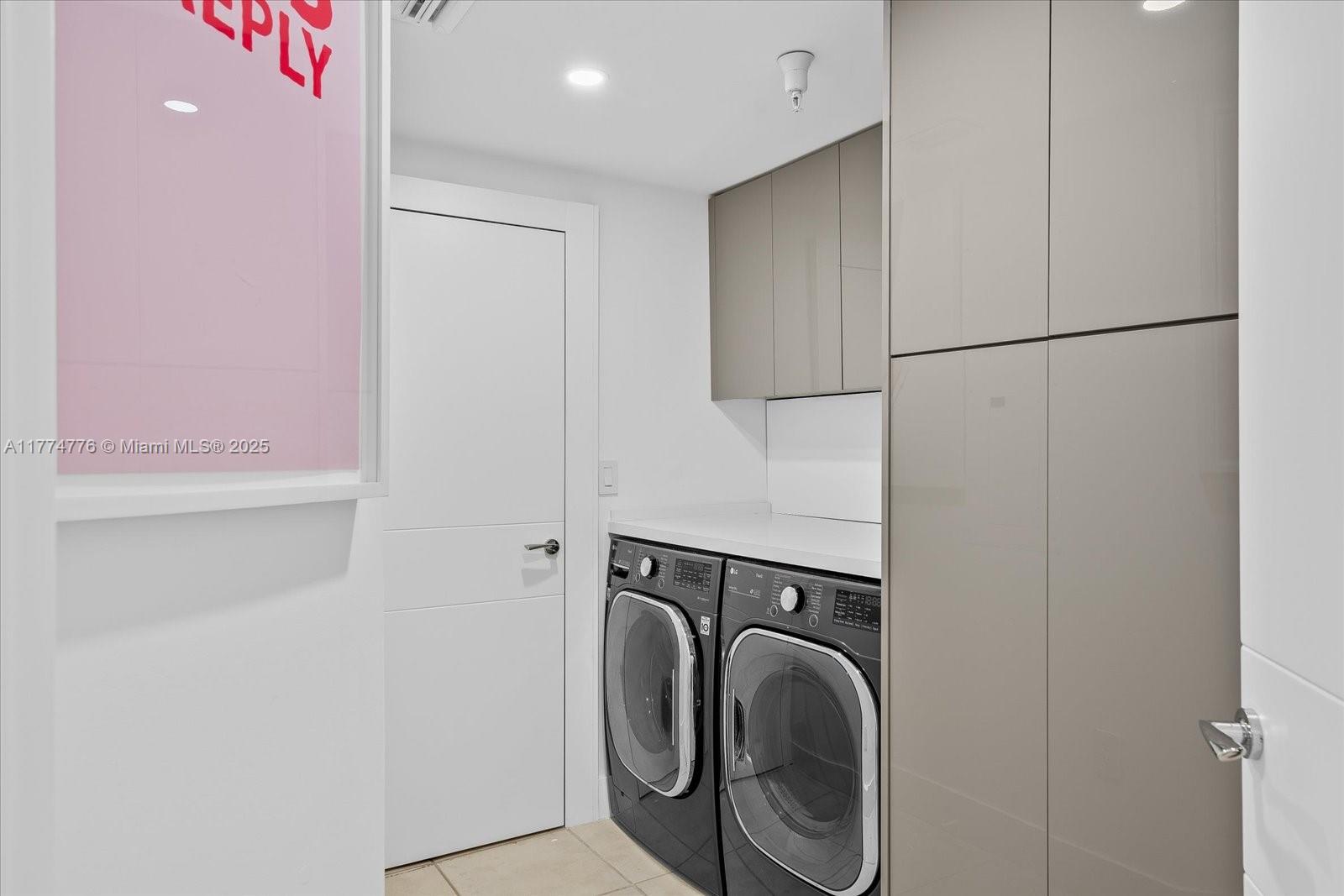 IL VILLAGGIO ON SOUTH BEA - Residential