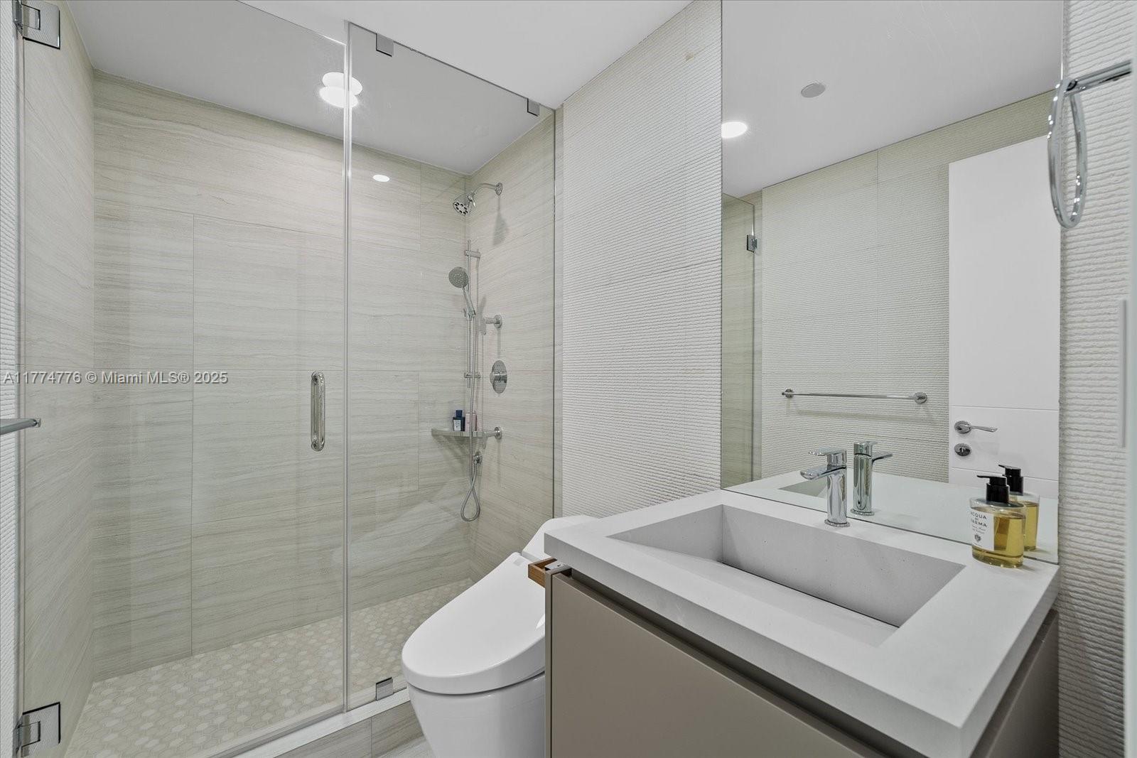 IL VILLAGGIO ON SOUTH BEA - Residential
