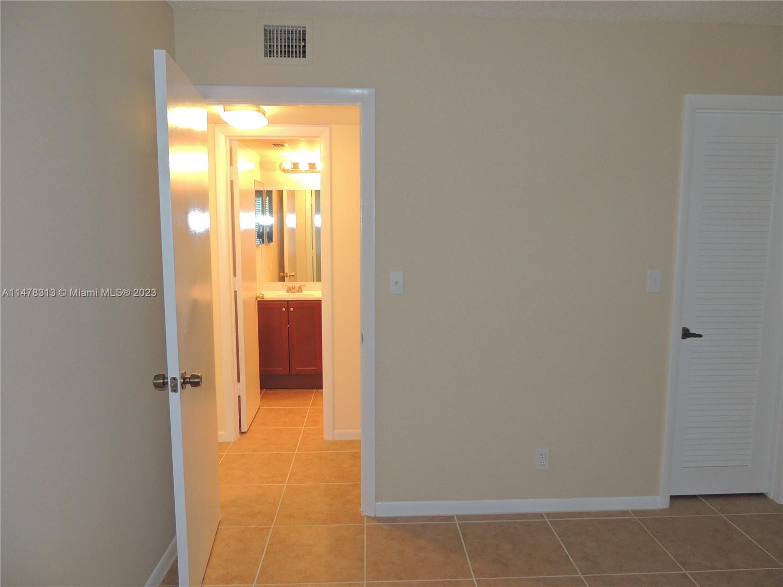 ROLLING HILLS GOLF AND - Residential Lease