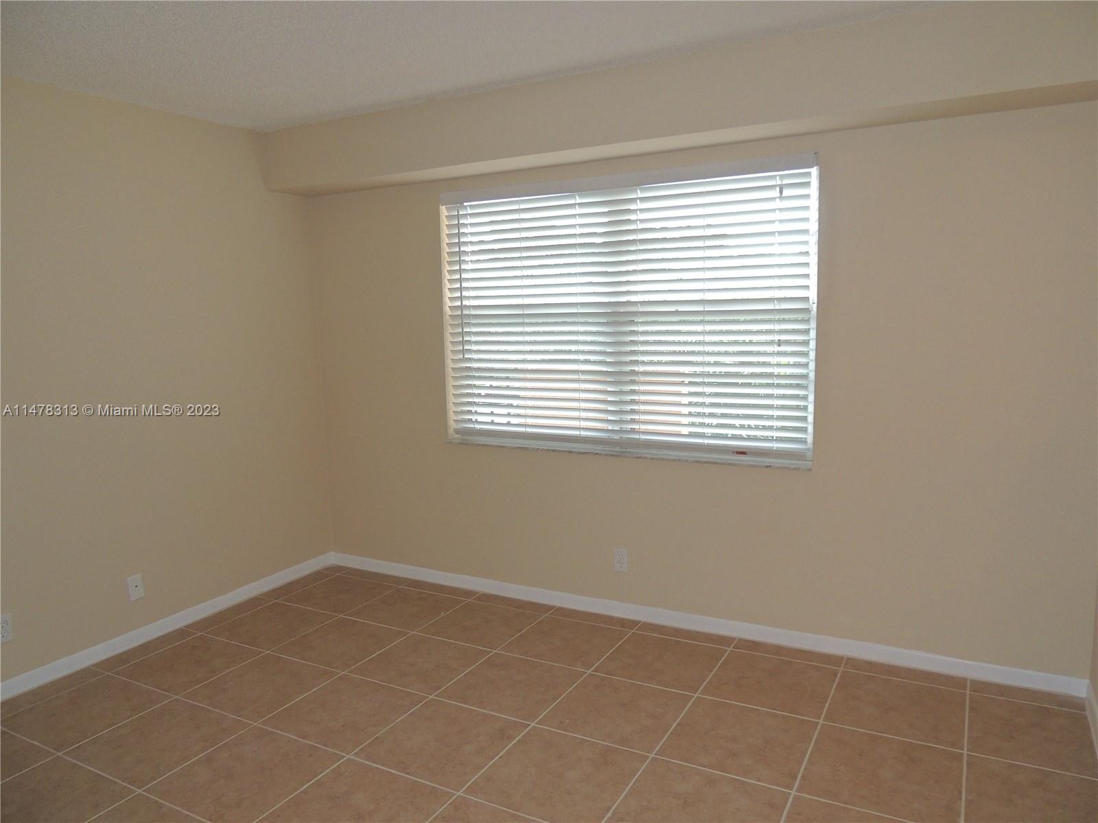 ROLLING HILLS GOLF AND - Residential Lease