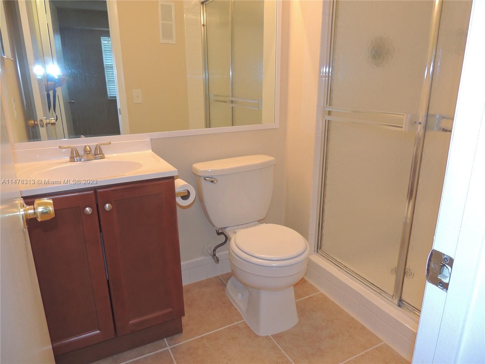 ROLLING HILLS GOLF AND - Residential Lease