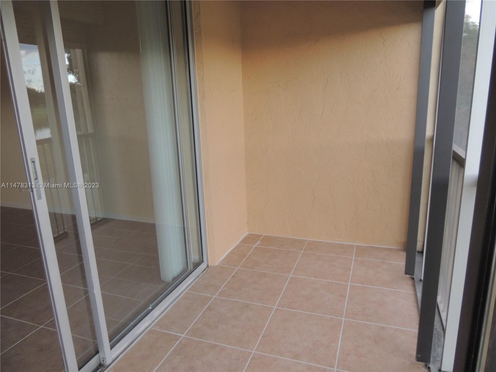 ROLLING HILLS GOLF AND - Residential Lease