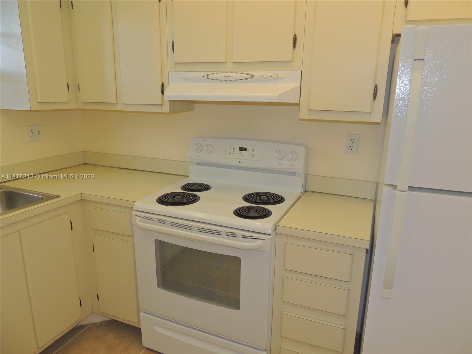 ROLLING HILLS GOLF AND - Residential Lease
