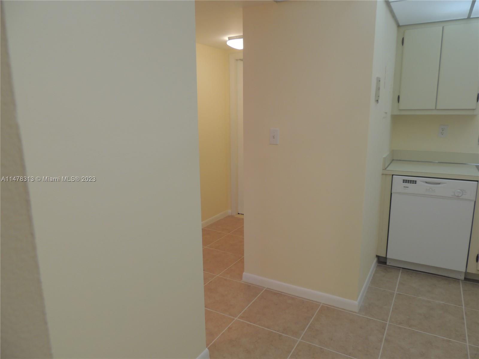 ROLLING HILLS GOLF AND - Residential Lease