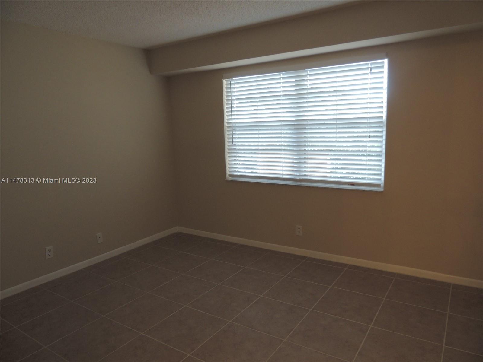 ROLLING HILLS GOLF AND - Residential Lease