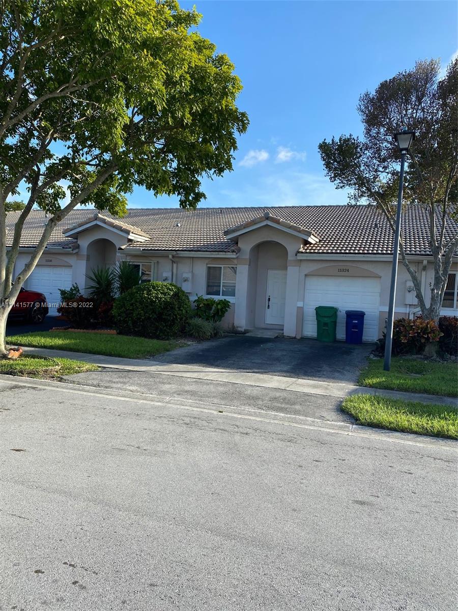 VILLAGES OF RENAISSANCE - Residential Lease
