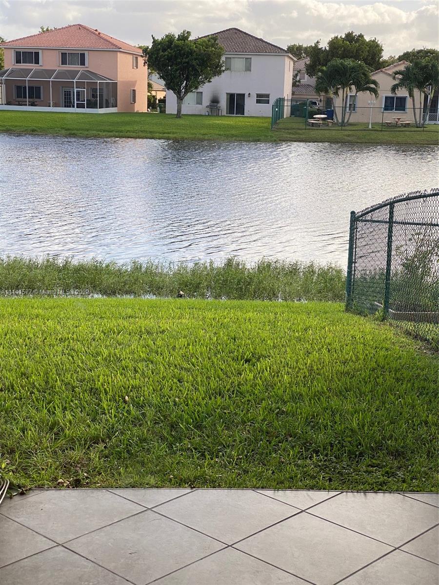 VILLAGES OF RENAISSANCE - Residential Lease