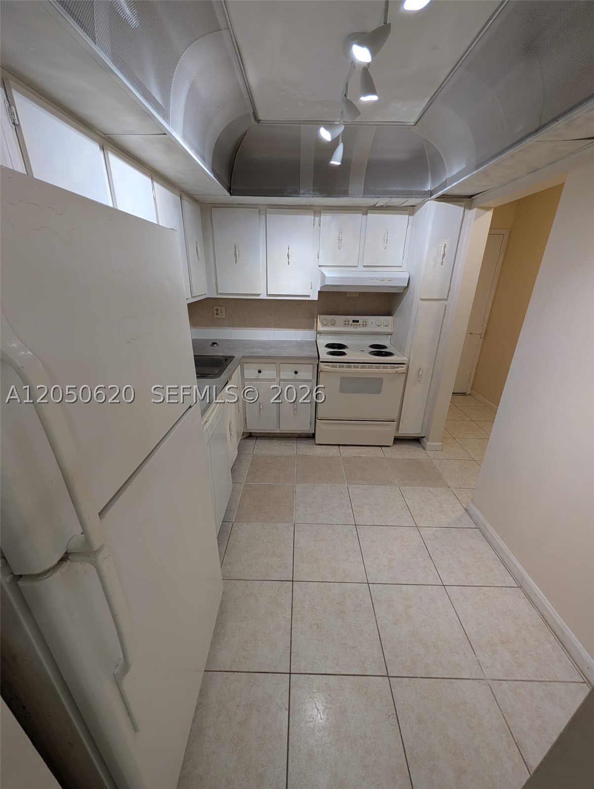HERITAGE CIRCLE CONDO - Residential