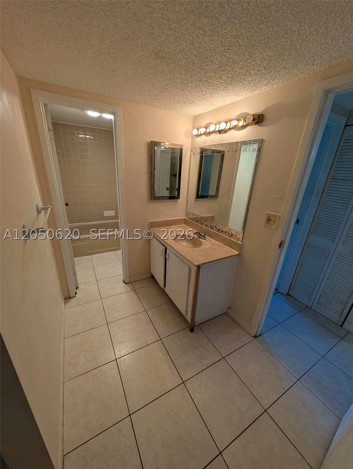 HERITAGE CIRCLE CONDO - Residential