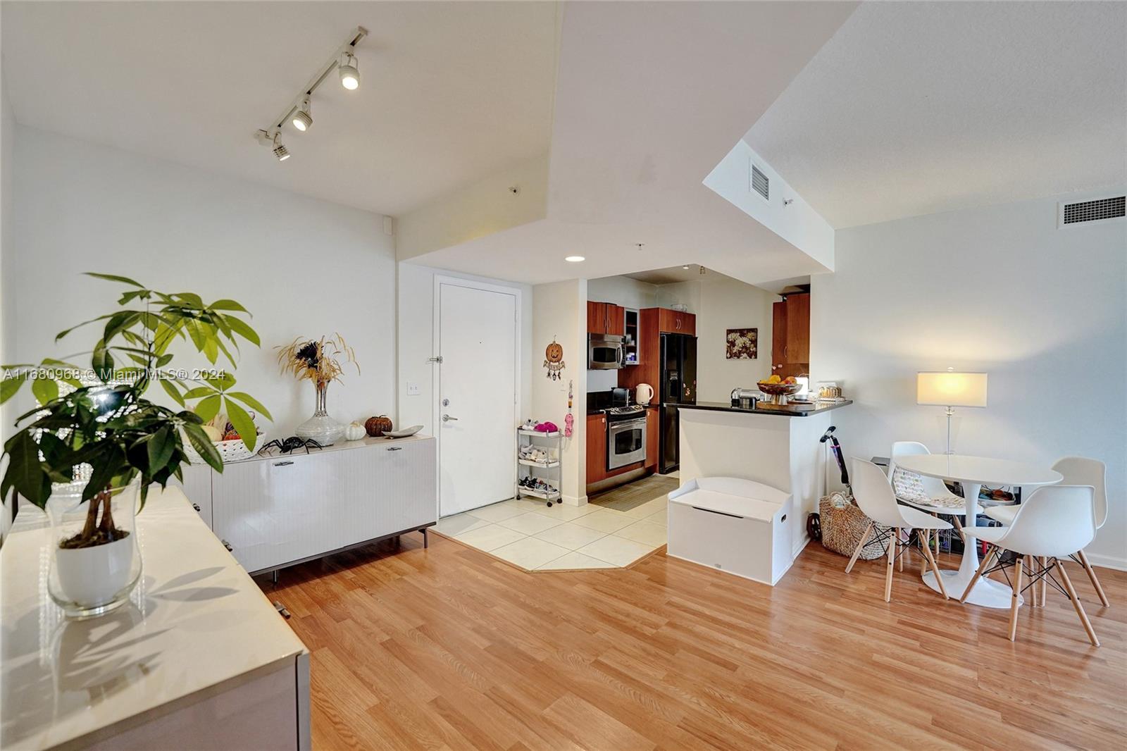 VENTURE AT AVENTURA EAST - Residential