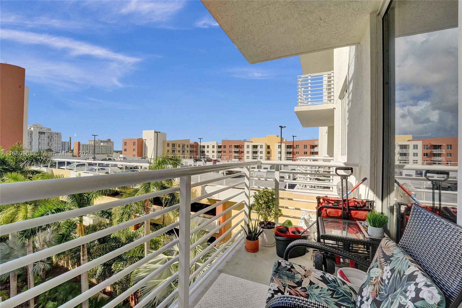 VENTURE AT AVENTURA EAST - Residential