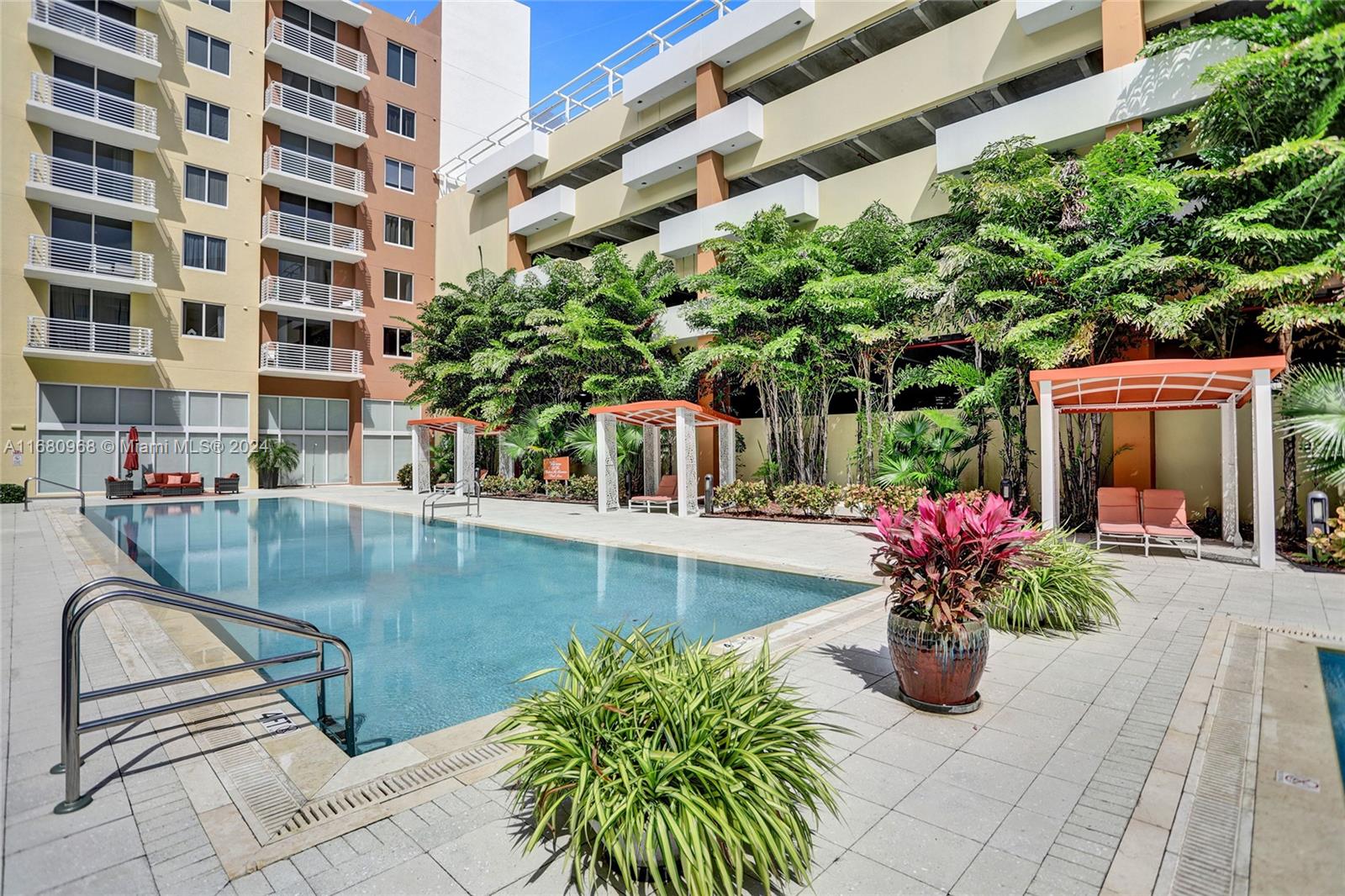 VENTURE AT AVENTURA EAST - Residential