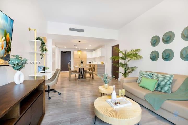 COSTA HOLLYWOOD CONDO - Residential