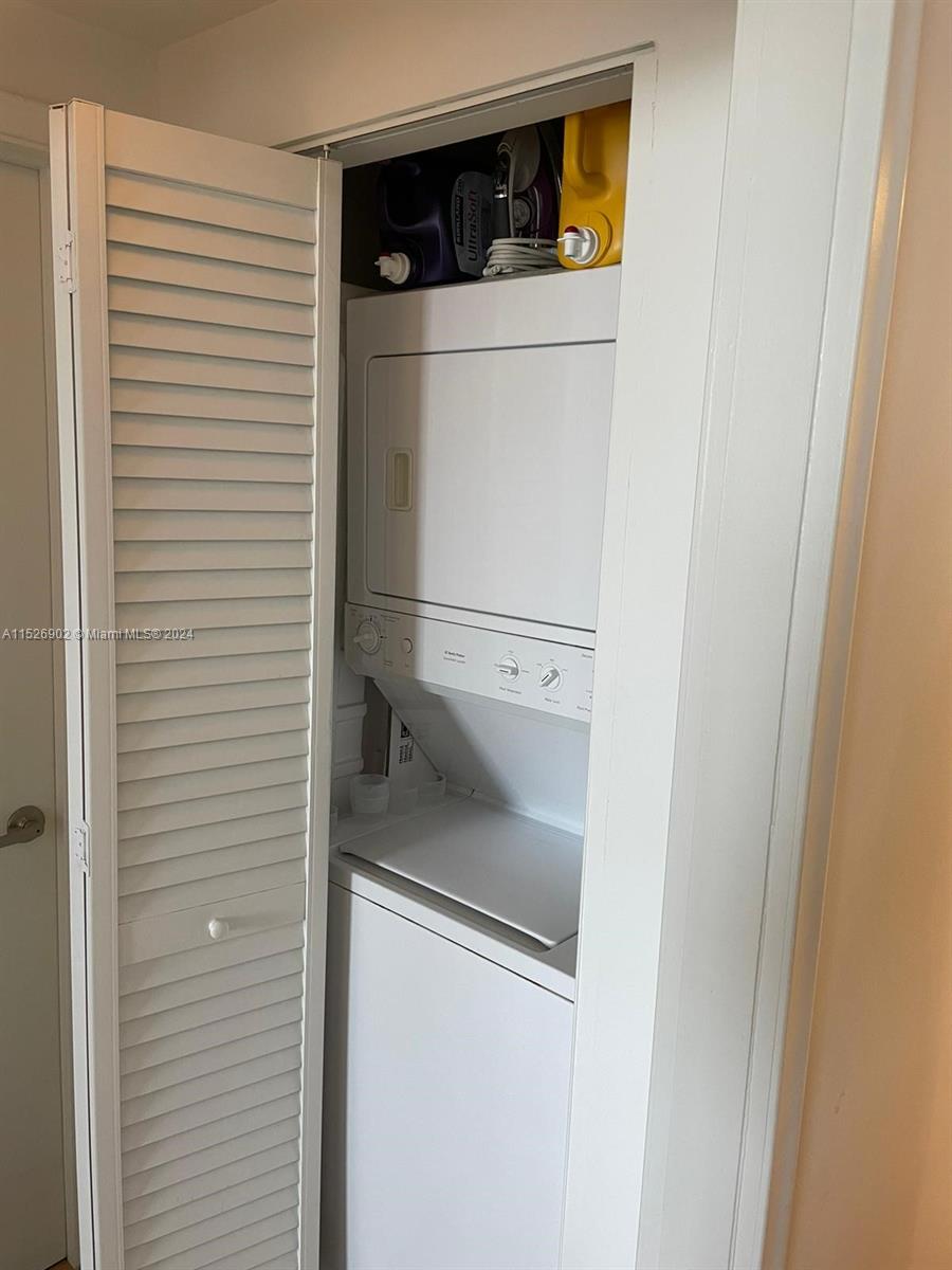 VENTURE AT AVENTURA WEST - Residential