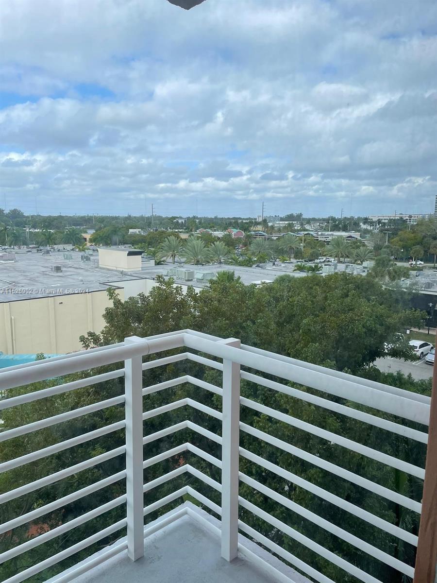 VENTURE AT AVENTURA WEST - Residential