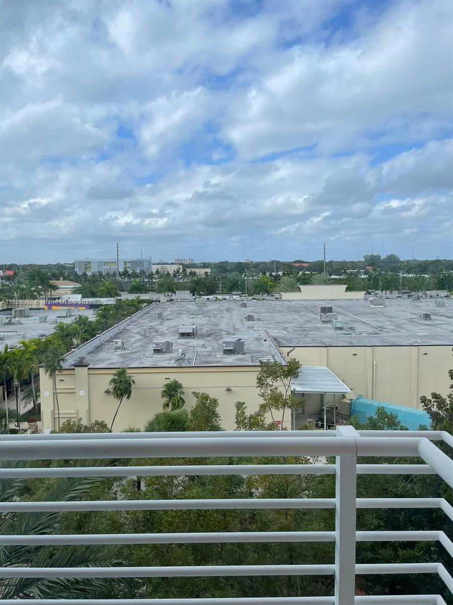 VENTURE AT AVENTURA WEST - Residential