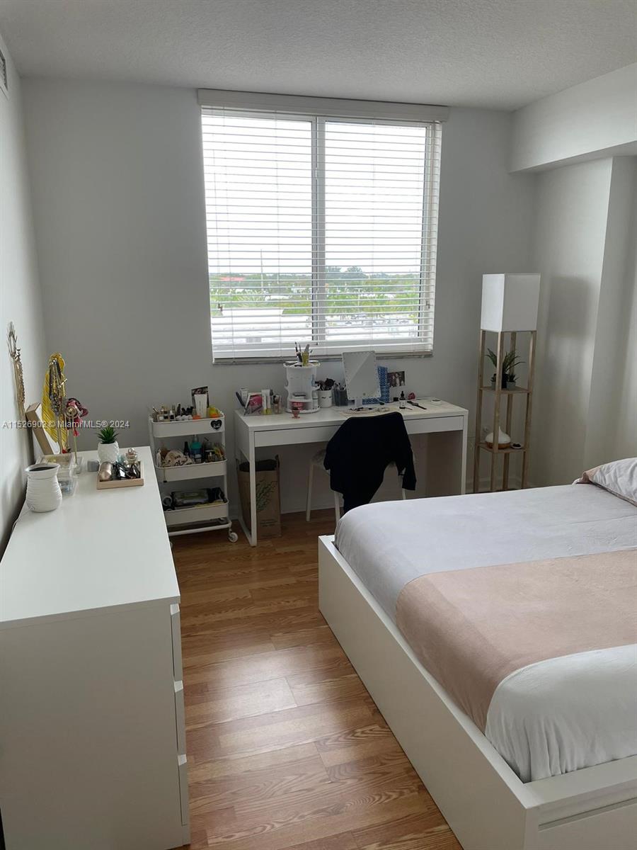 VENTURE AT AVENTURA WEST - Residential