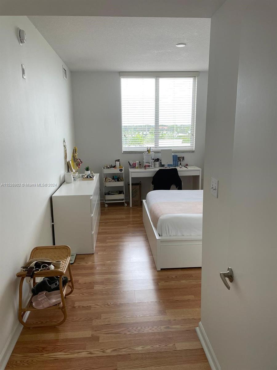 VENTURE AT AVENTURA WEST - Residential