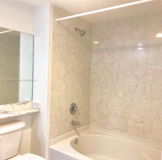 VENTURE AT AVENTURA WEST - Residential