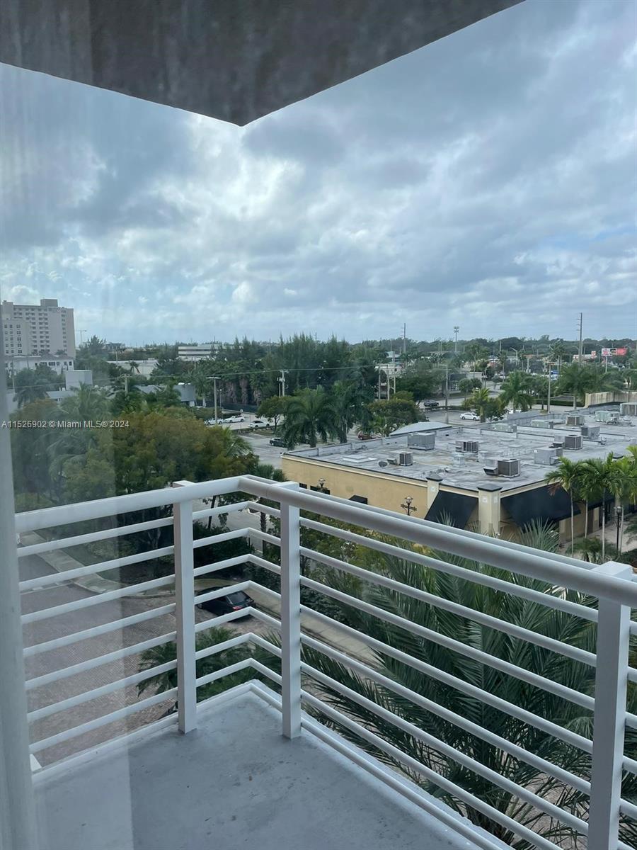 VENTURE AT AVENTURA WEST - Residential