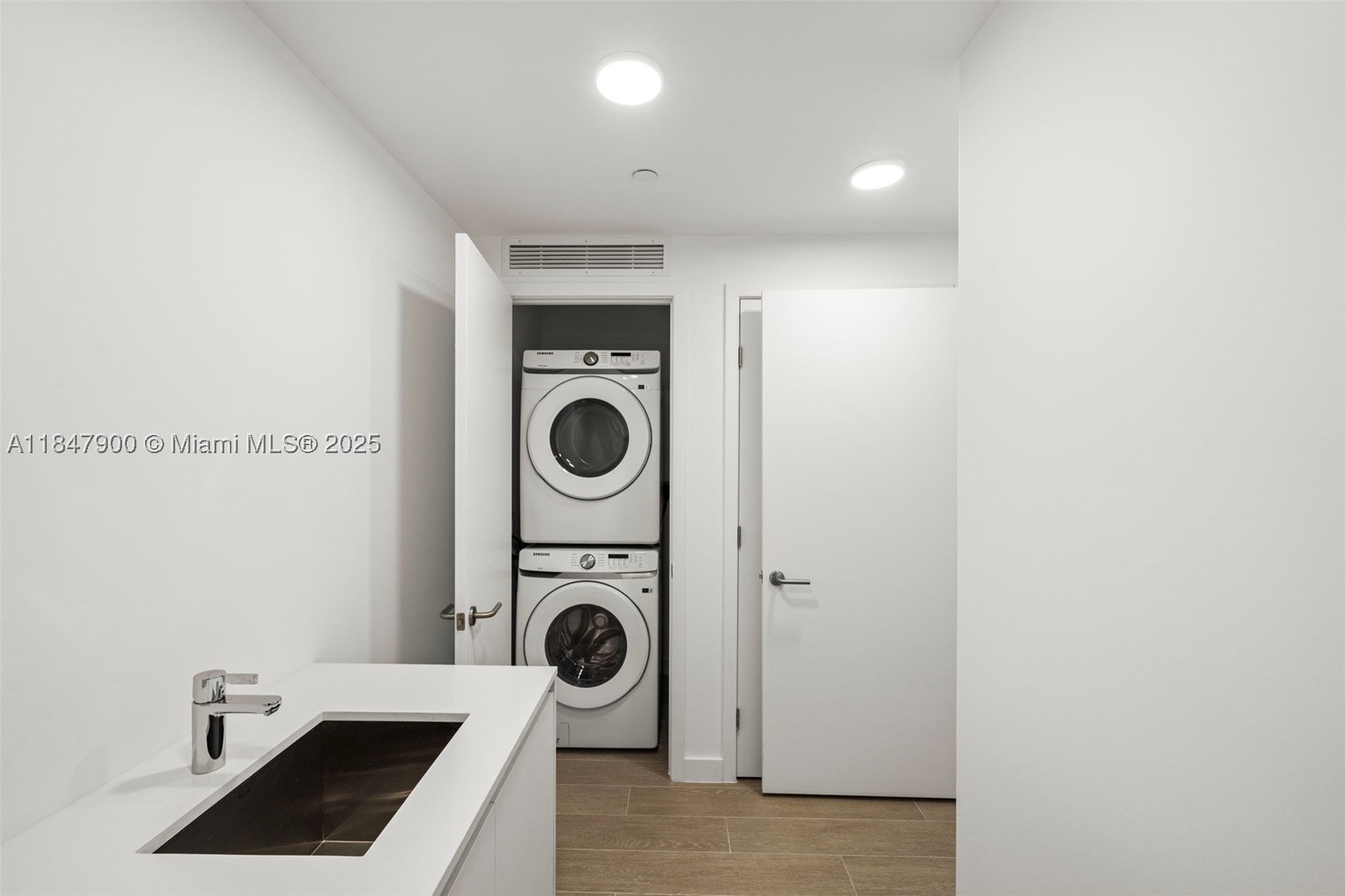 FIVE PARK - Residential