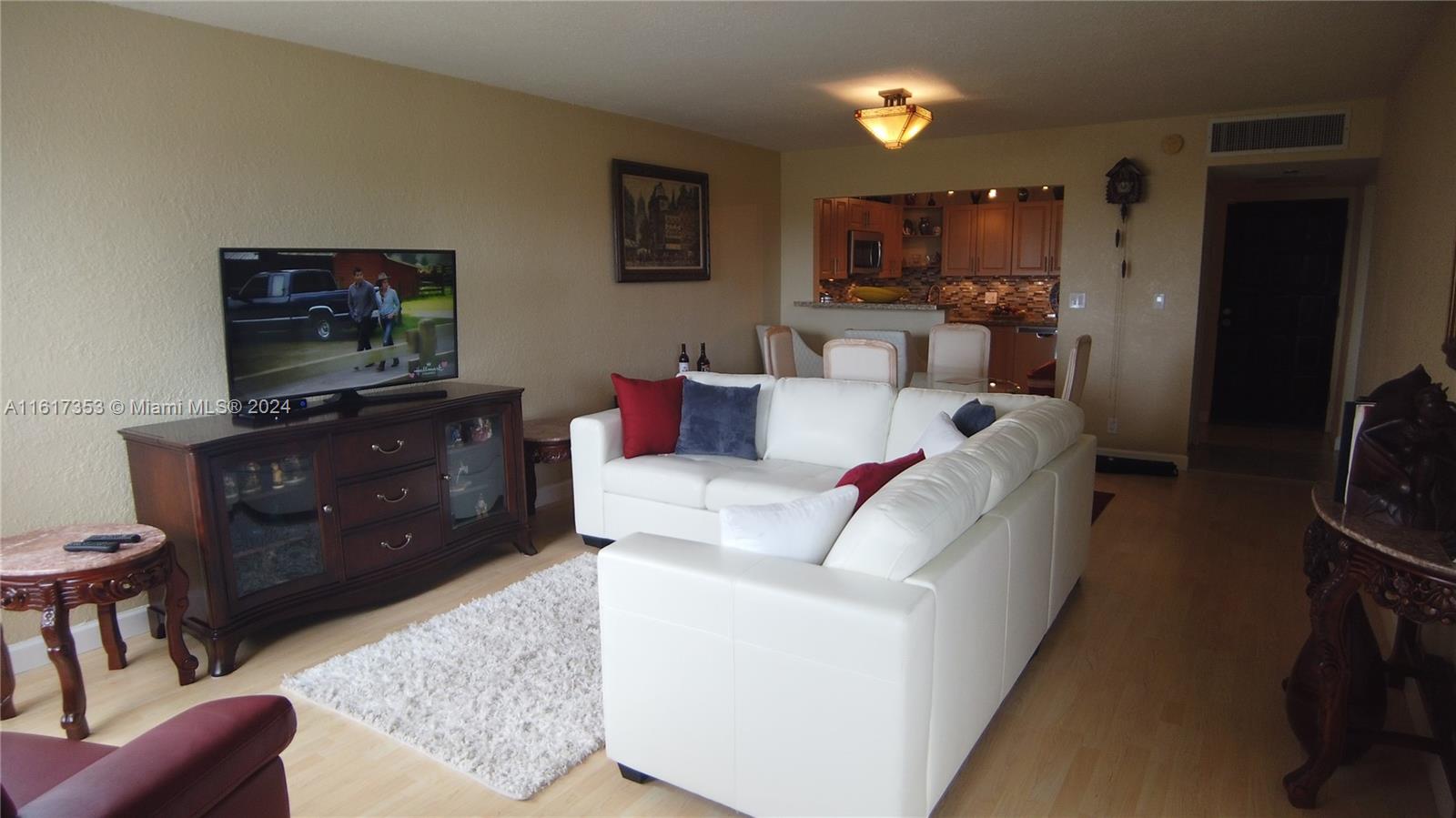 LAKES OF INVERRARY - Residential