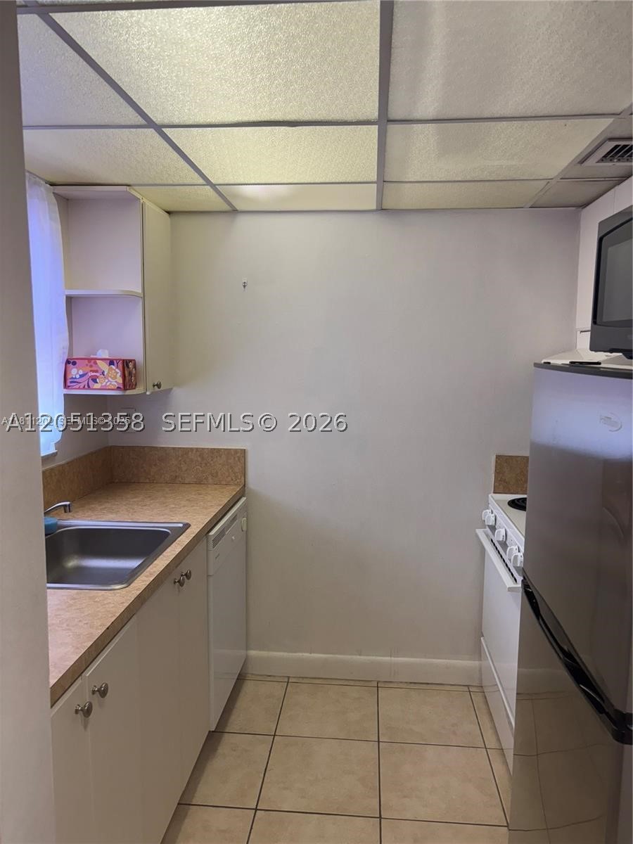 COURTYARDS AT KENDALL CON - Residential Lease