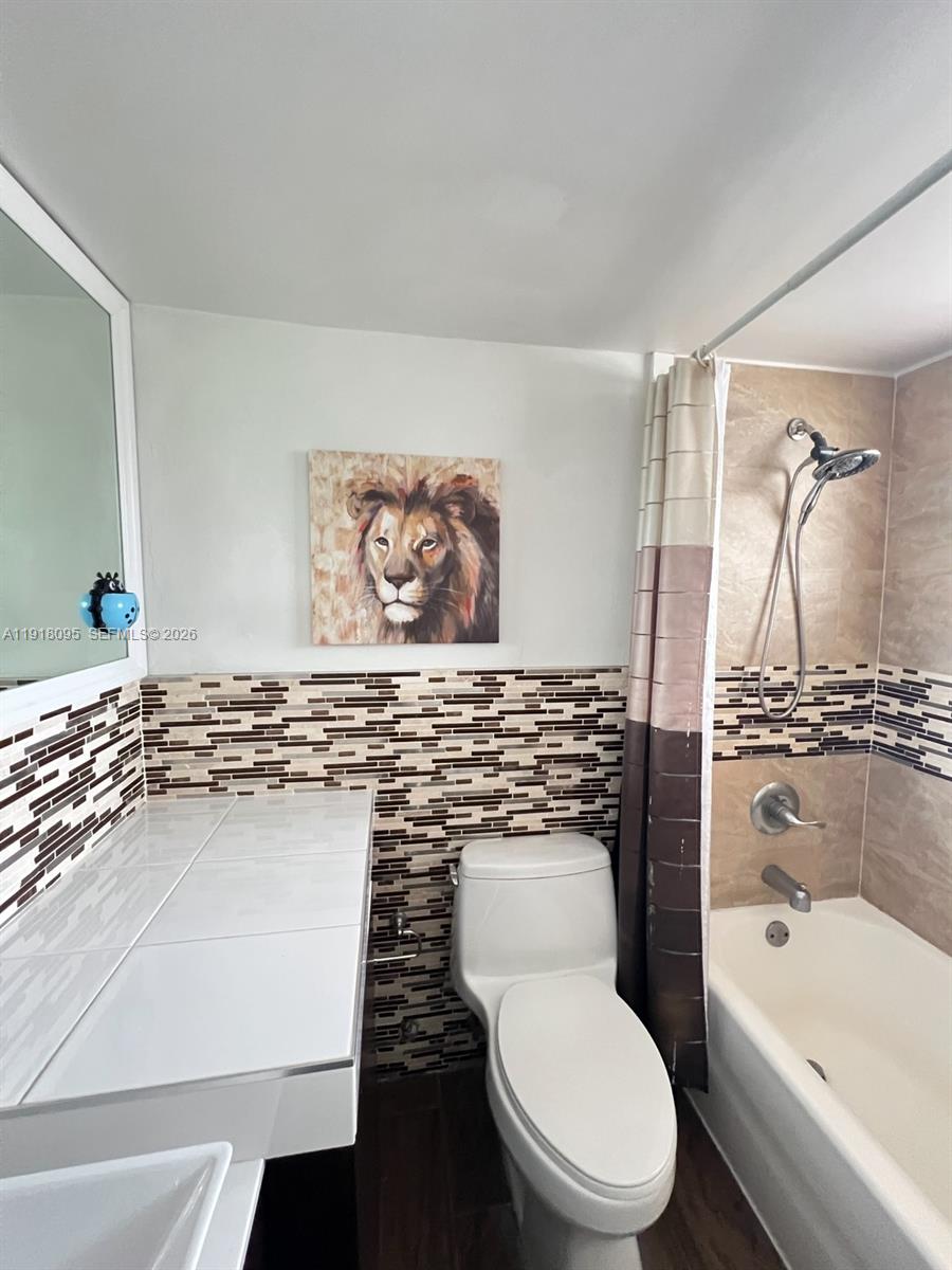 BAYSHORE YACHT & TENNIS C - Residential