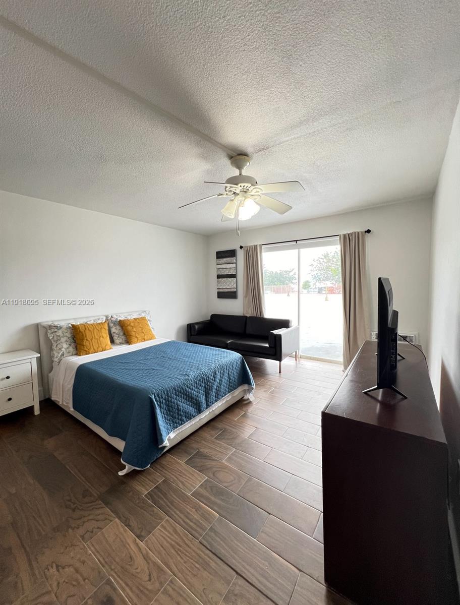 BAYSHORE YACHT & TENNIS C - Residential