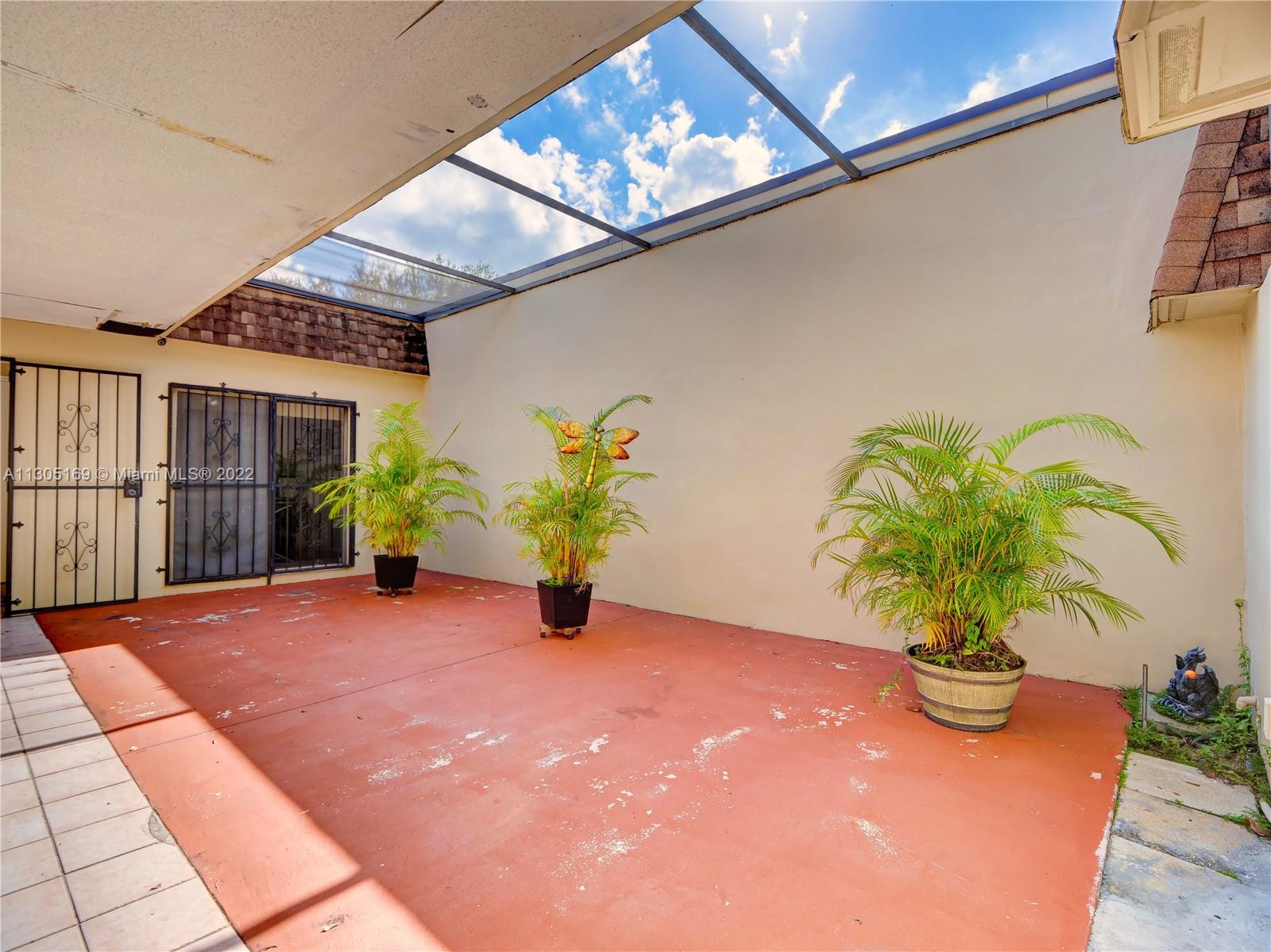 COUNTRY CLUB OF MIAMI FAI - Residential