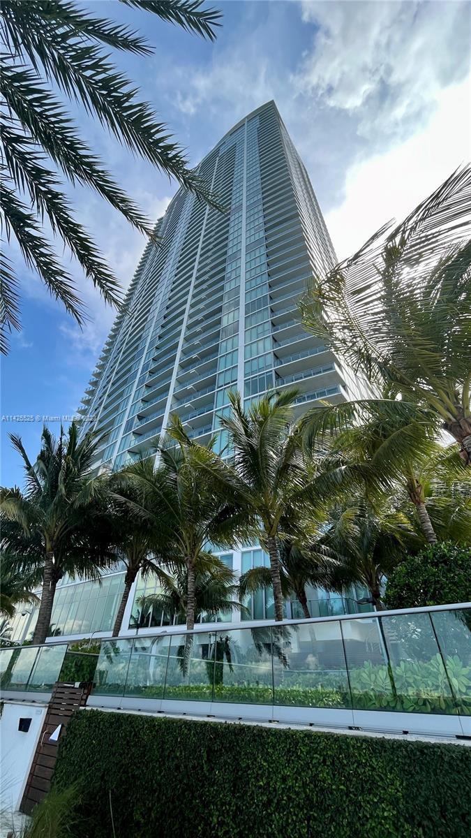 BISCAYNE BEACH CONDO - Residential Lease
