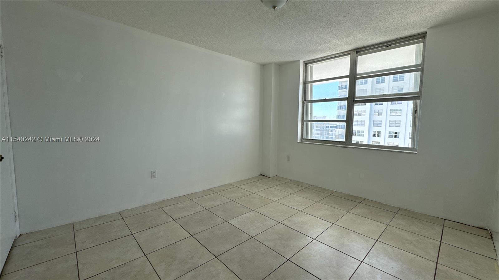 COMMODORE PLAZA CONDO - Residential