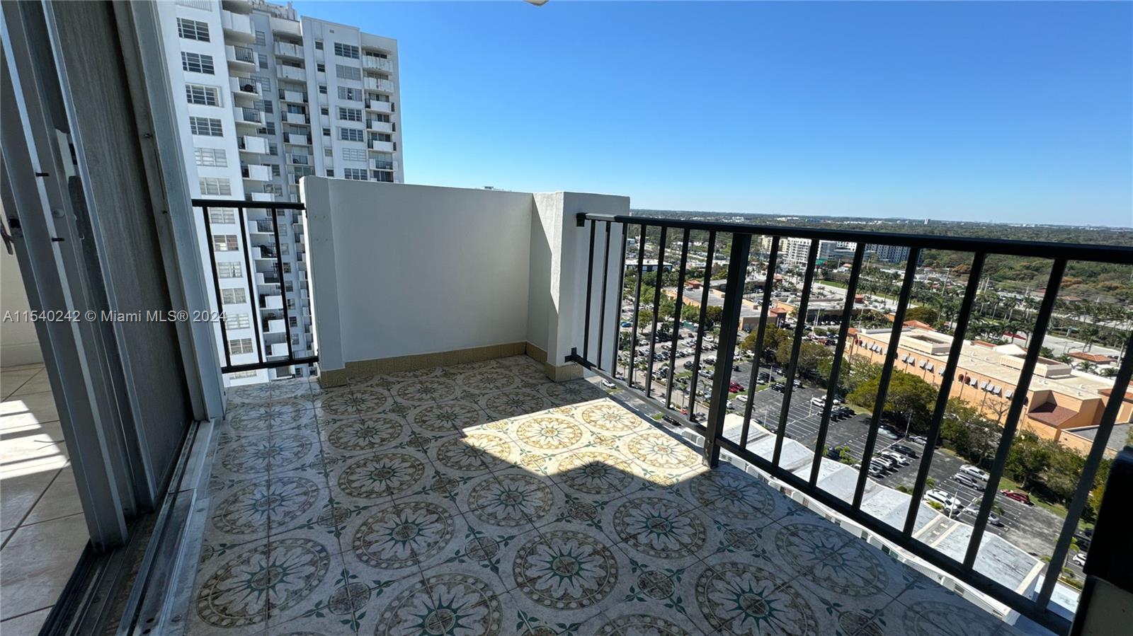 COMMODORE PLAZA CONDO - Residential