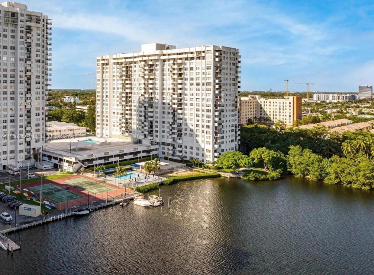COMMODORE PLAZA CONDO - Residential