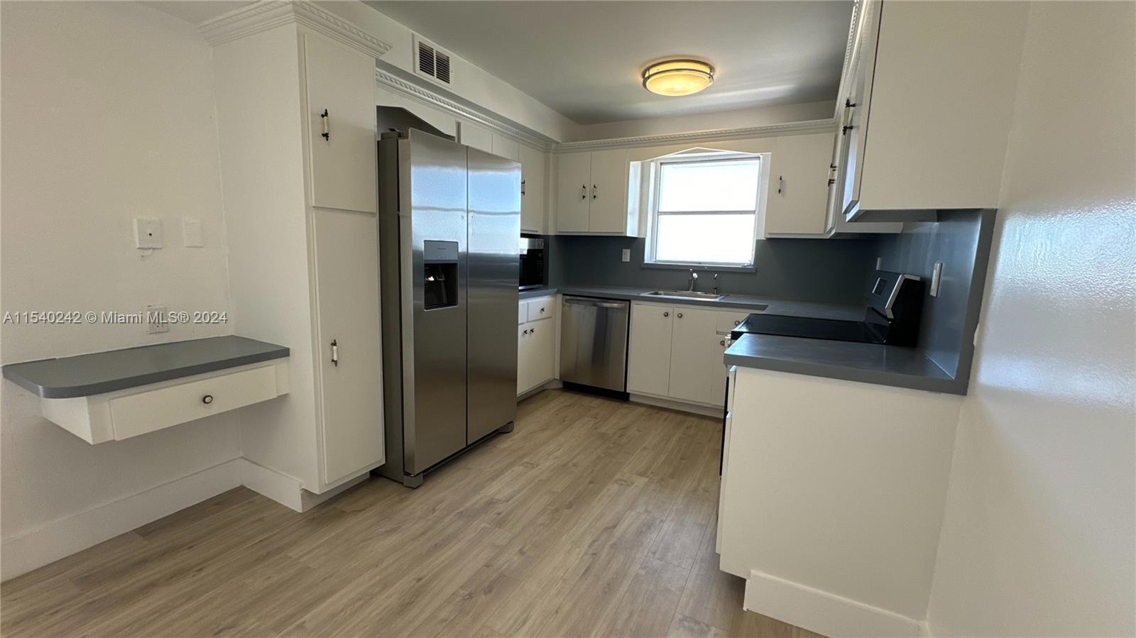 COMMODORE PLAZA CONDO - Residential
