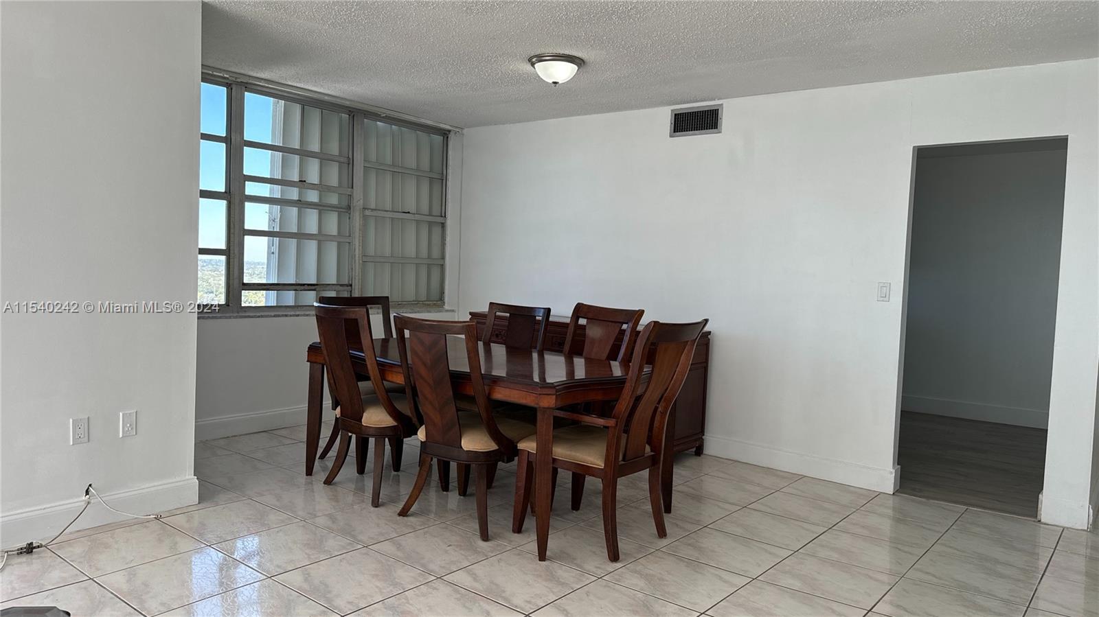 COMMODORE PLAZA CONDO - Residential