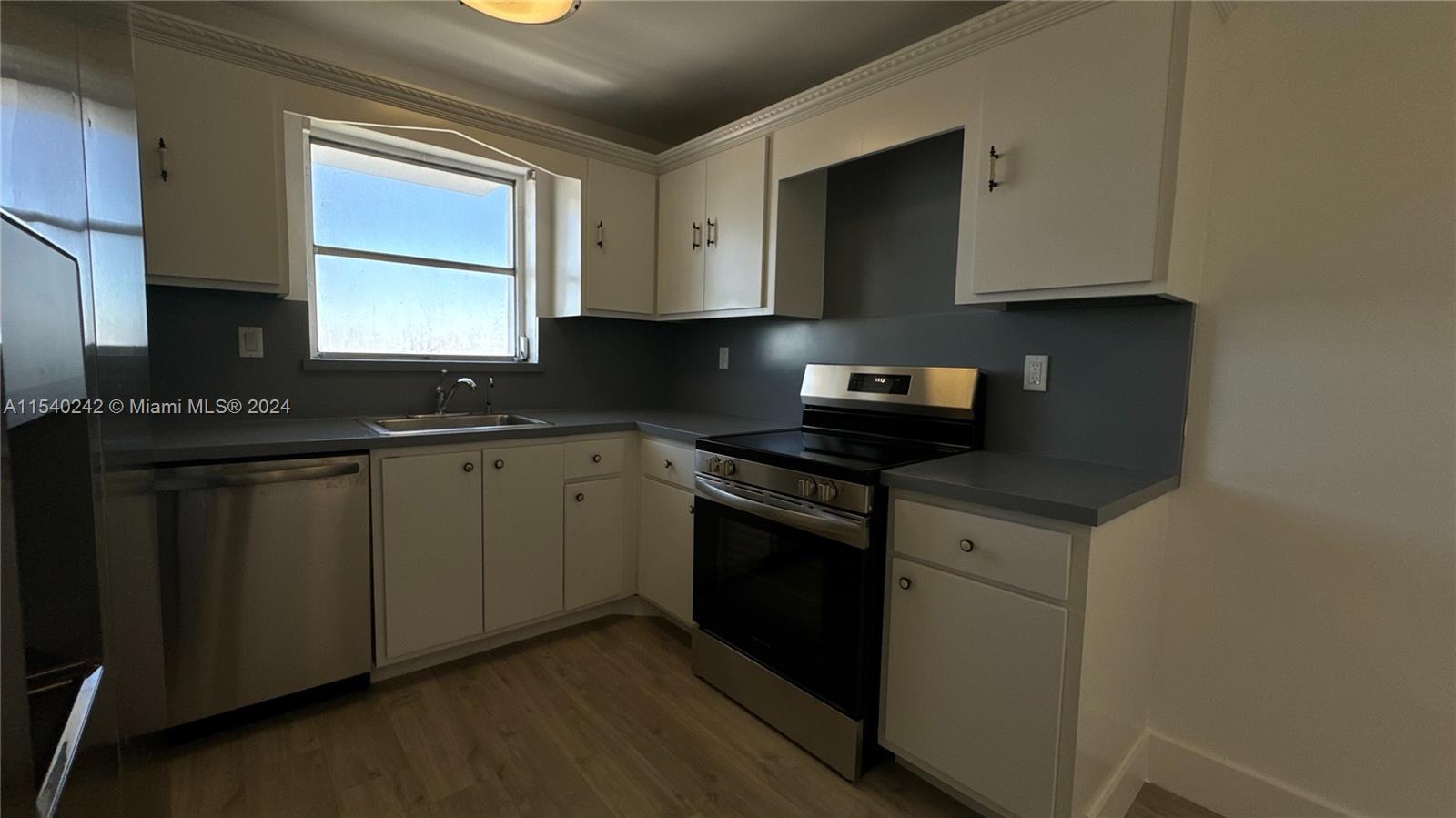 COMMODORE PLAZA CONDO - Residential