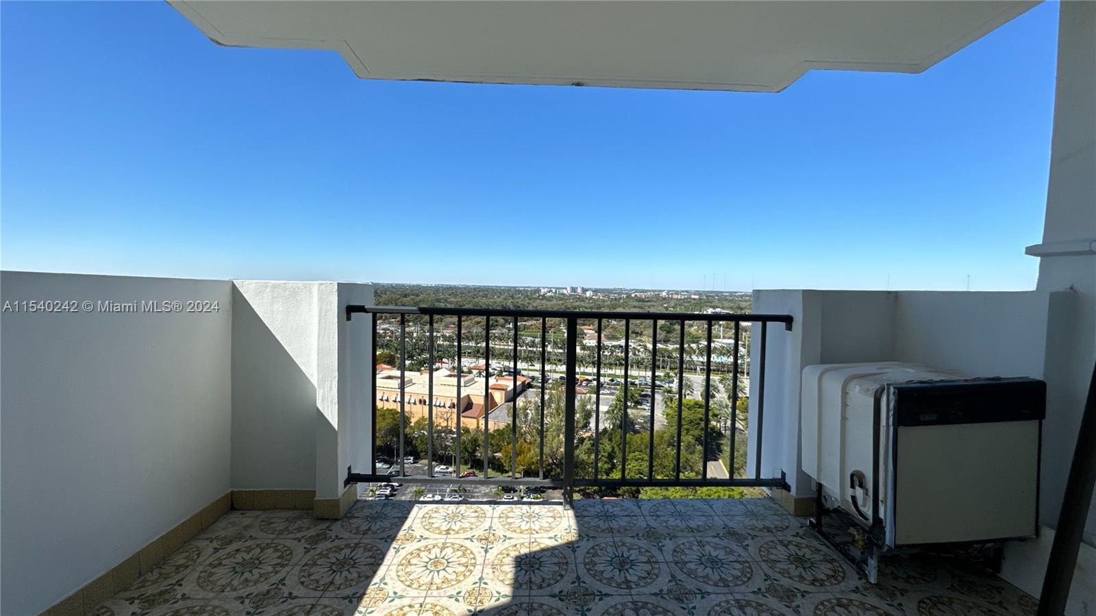 COMMODORE PLAZA CONDO - Residential
