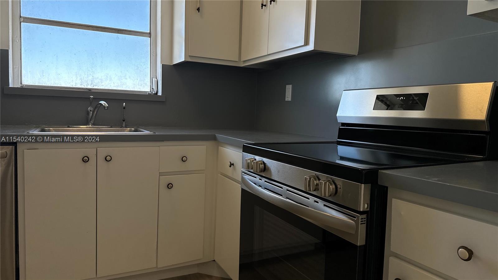 COMMODORE PLAZA CONDO - Residential