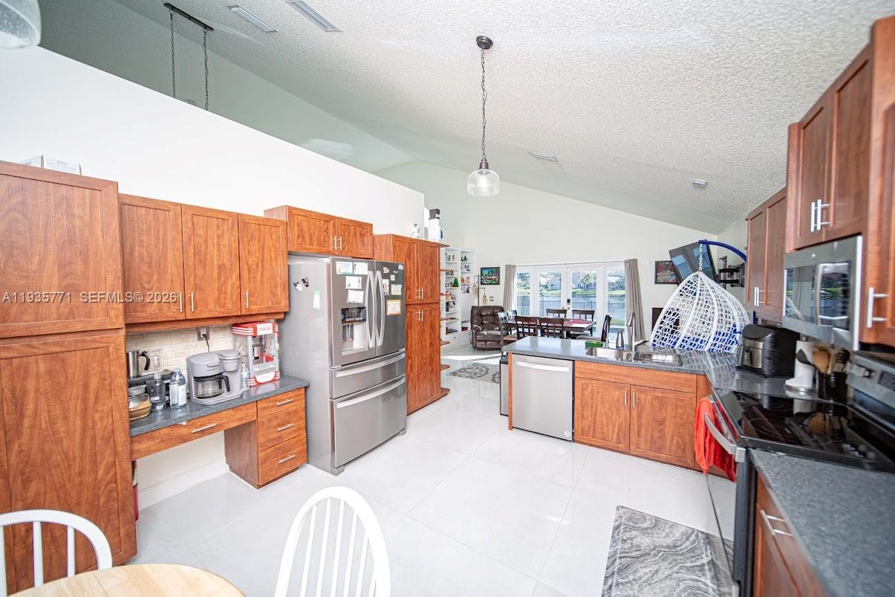FLAMINGO ESTATES - Residential