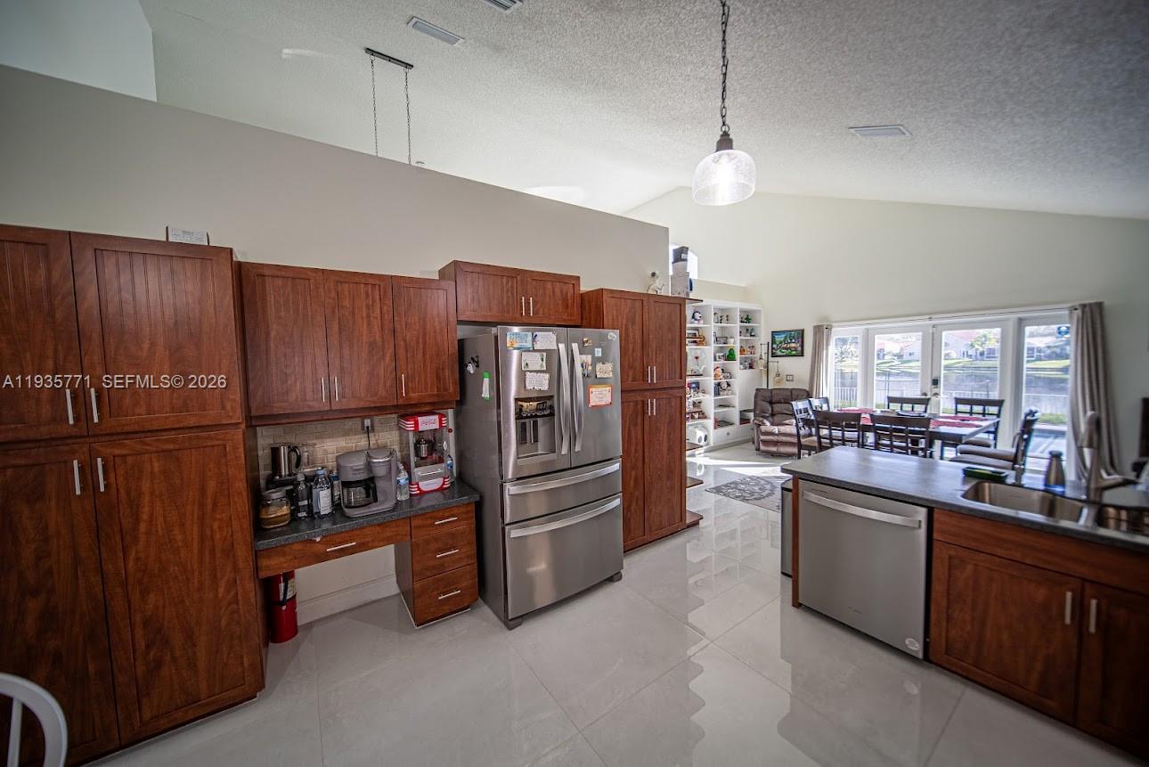 FLAMINGO ESTATES - Residential