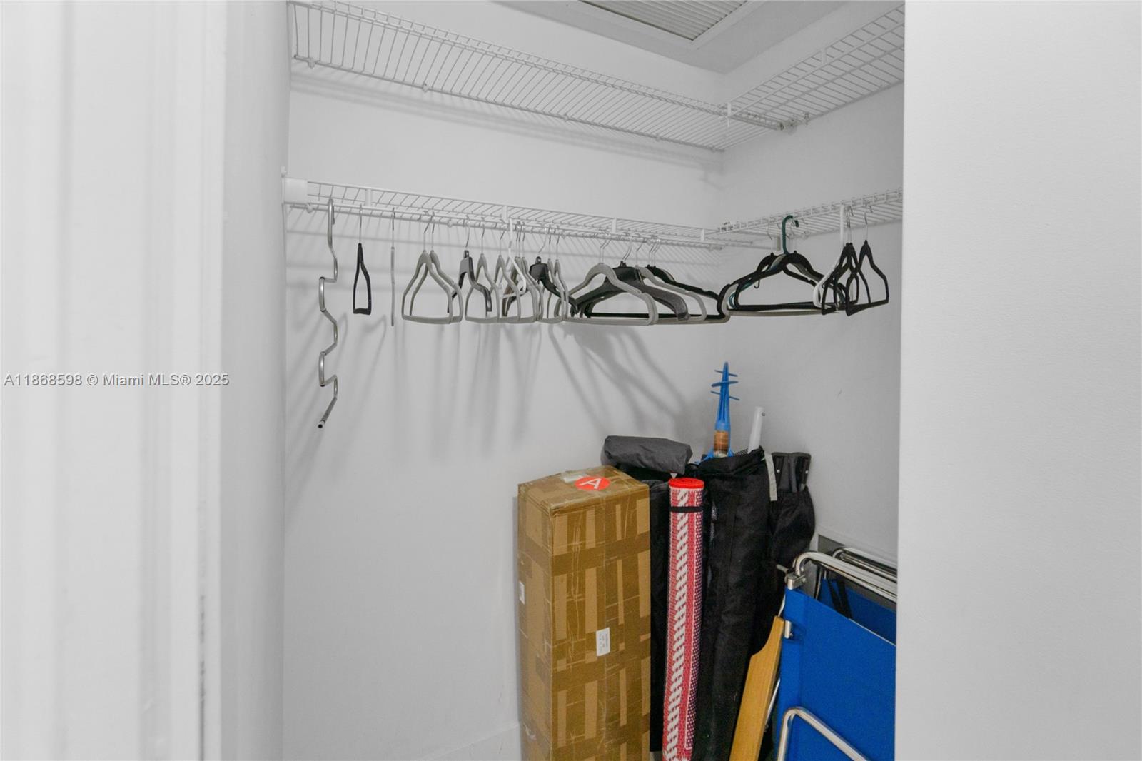 THE DECOPLAGE CONDO - Residential