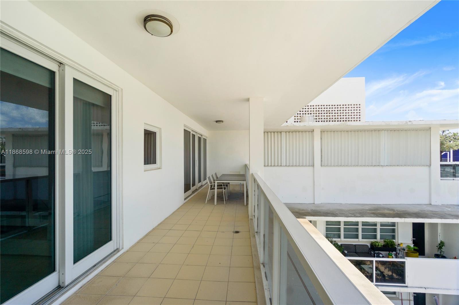 THE DECOPLAGE CONDO - Residential